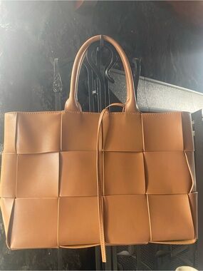 Cognac Brown Large Woven Interwoven Basket Shoulder Tote Bag with Zipper Pocket